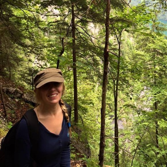 Meet your Posher, Cynthia - Picture 1 of 1